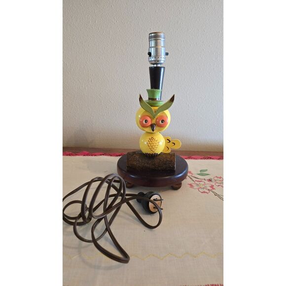 Vintage Painted Wood Wise Owl Lamp Underwriters Laboratories - Picture 1 of 7